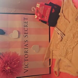 Victoria Secret, 2 pairs of panties & gift bag